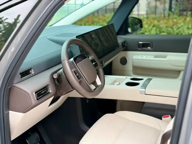 Li Auto MEGA — Фото автомобиля 6