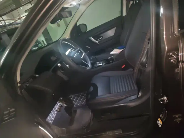 Land Rover Discovery Sport — Фото автомобиля 11