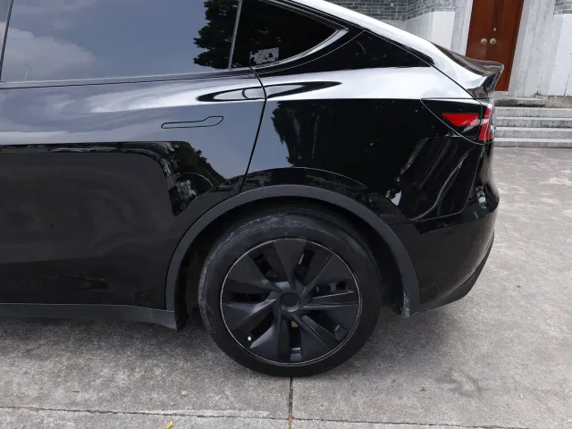 Tesla Model Y — Фото автомобиля 27