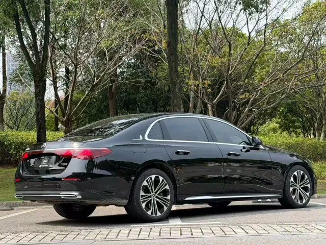 Mercedes-Benz E-Class — Фото автомобиля 16
