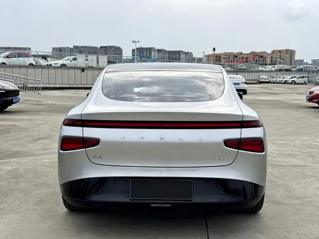 Xpeng P7 — Фото автомобиля 12