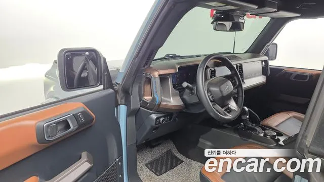 Ford Bronco — Фото автомобиля 10