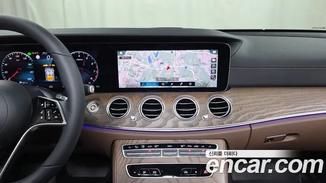 Mercedes-Benz E-Class — Фото автомобиля 14