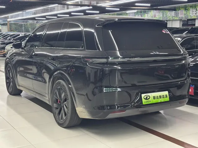 Li Auto L8 — Фото автомобиля 2