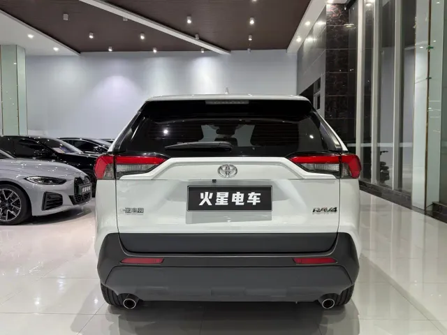 Toyota RAV4 — Фото автомобиля 11