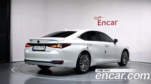 Фотография автомобиля — Lexus ES Generation 7