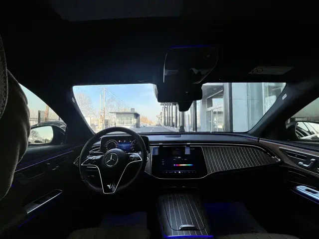 Mercedes-Benz E-Class — Фото автомобиля 22
