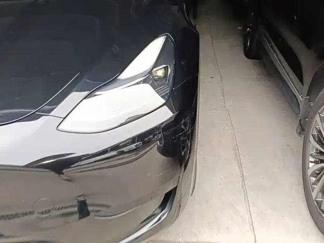 Tesla Model Y — Фото автомобиля 23