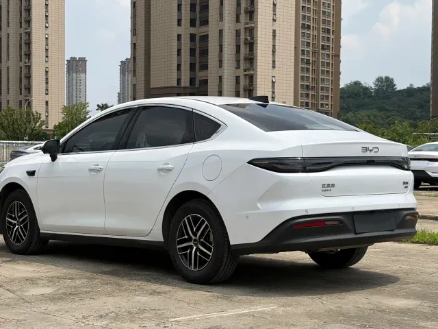 BYD Seal 05 DM-i — Фото автомобиля 4