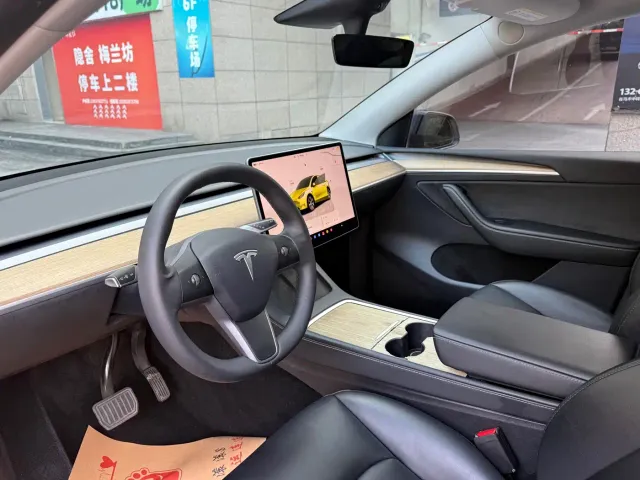 Tesla Model Y — Фото автомобиля 4