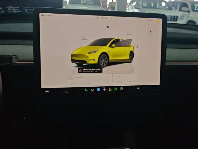 Tesla Model Y — Фото автомобиля 13
