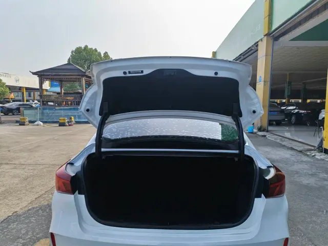 Changan Eado — Фото автомобиля 18