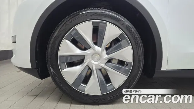 Tesla Model Y — Фото автомобиля 5