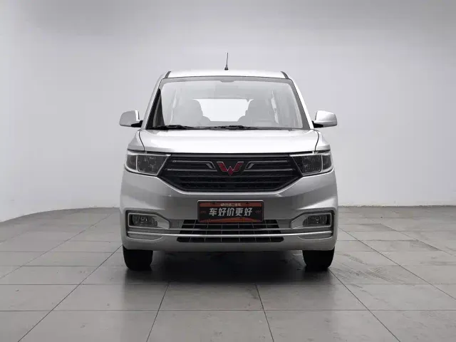 Wuling Hongguang V — Фото автомобиля 3