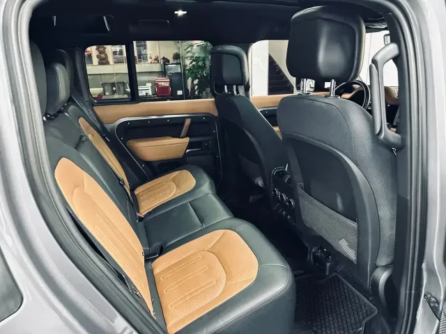 Land Rover Defender — Фото автомобиля 11