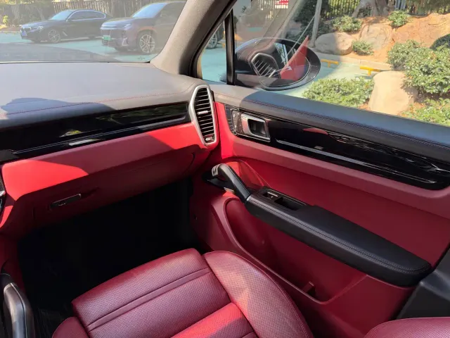 Porsche Cayenne — Фото автомобиля 8