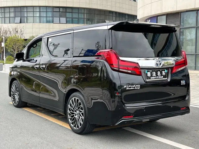 Toyota Alphard — Фото автомобиля 6