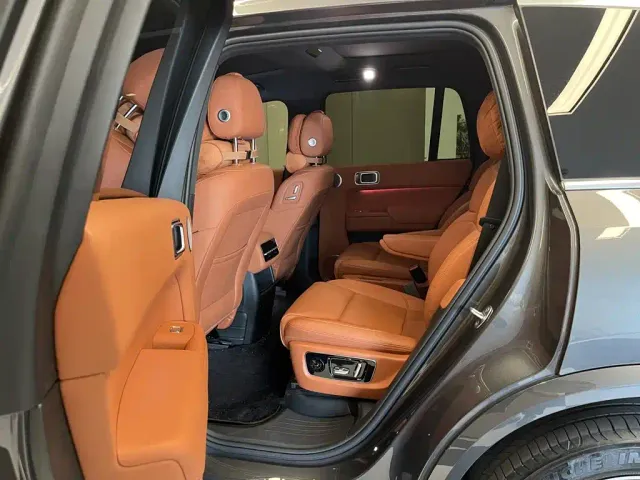 Li Auto L8 — Фото автомобиля 19