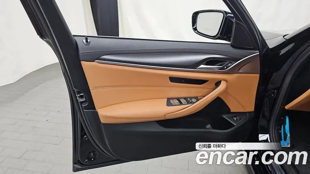 BMW 5-Series — Фото автомобиля 24
