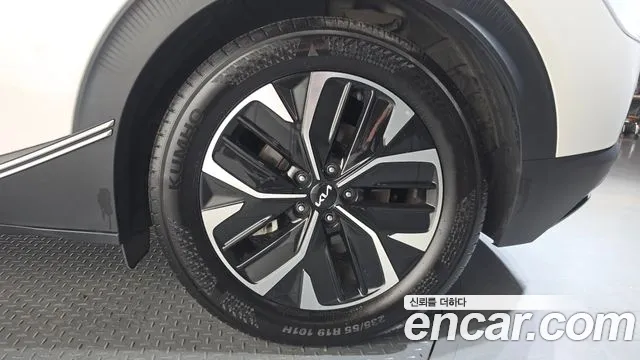 Kia EV6 — Фото автомобиля 21