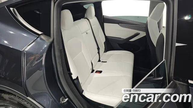 Tesla Model Y — Фото автомобиля 18