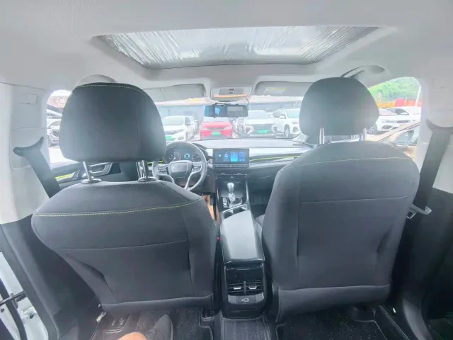 Roewe i5 — Фото автомобиля 15