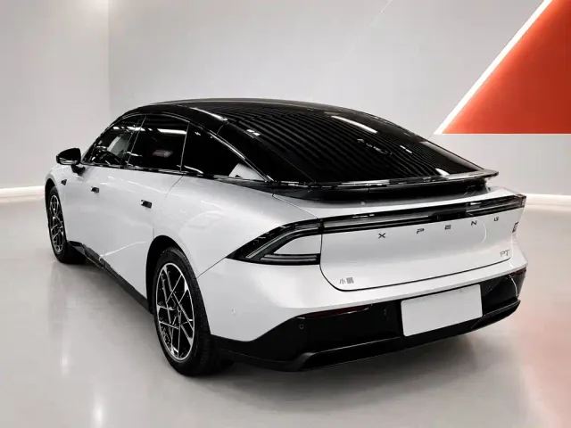 Xpeng P7+ — Фото автомобиля 4