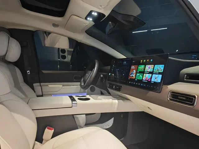 Li Auto MEGA — Фото автомобиля 25
