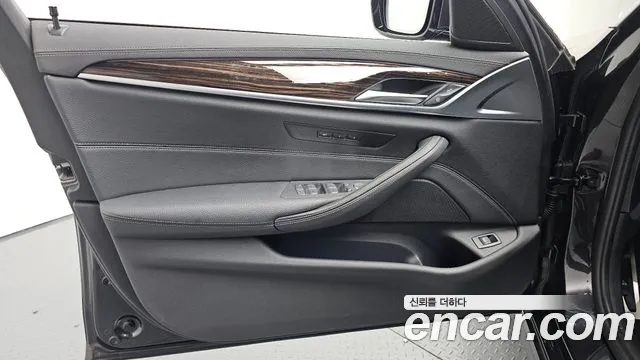 BMW 5 Series G30 — Фото автомобиля 24