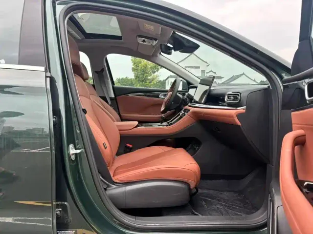 Geely Emgrand — Фото автомобиля 10