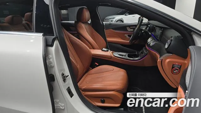 Mercedes-Benz CLS-Class — Фото автомобиля 26