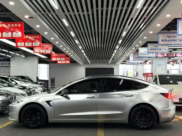 Tesla Model 3 — Фото автомобиля 7
