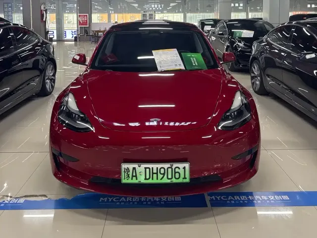 Tesla Model 3 — Фото автомобиля 2