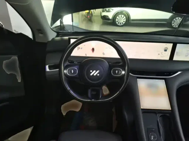IM Motors LS6 — Фото автомобиля 10