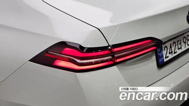 BMW 5-Series — Фото автомобиля 21