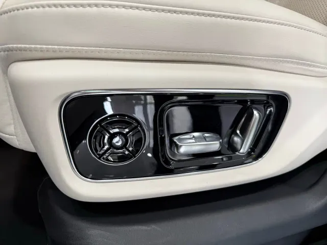 Li Auto MEGA — Фото автомобиля 9