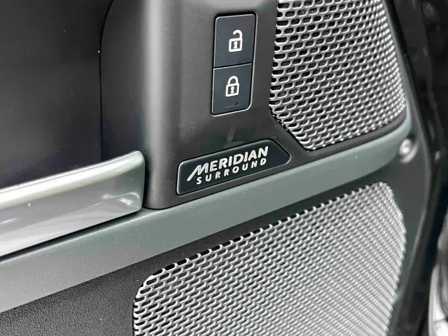 Land Rover Defender — Фото автомобиля 19