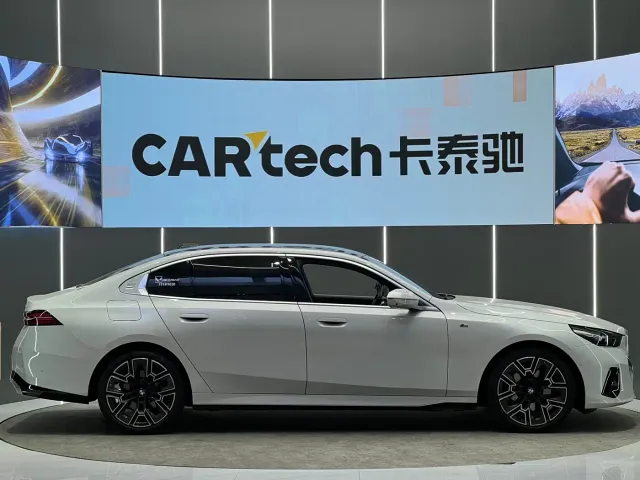 BMW 5 Series — Фото автомобиля 21