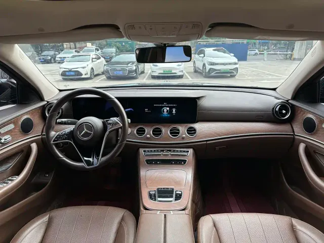 Mercedes-Benz E-Class — Фото автомобиля 4