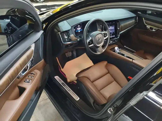 Volvo S90 — Фото автомобиля 15