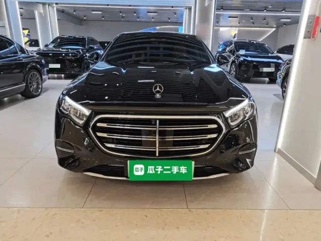 Mercedes-Benz E-Class — Фото автомобиля 2