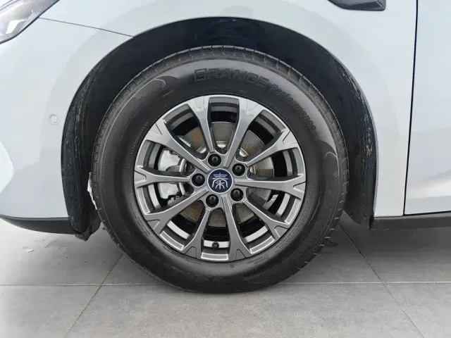 BYD Qin L — Фото автомобиля 17