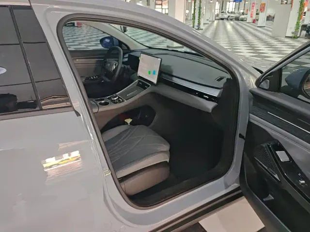 Geely Galaxy L6 — Фото автомобиля 8