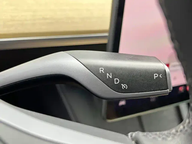 Tesla Model Y — Фото автомобиля 13