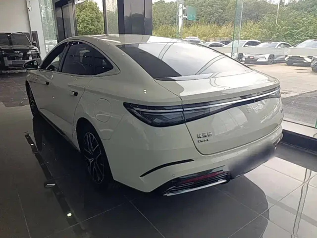 BYD Seal 07 DM-i — Фото автомобиля 4