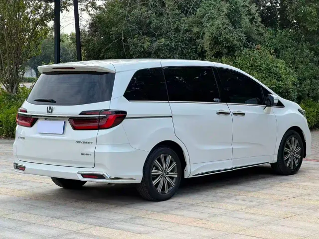 Honda Odyssey — Фото автомобиля 9