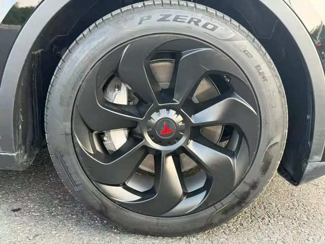 Tesla Model Y — Фото автомобиля 7