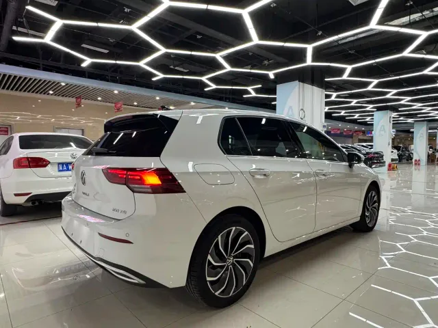 Volkswagen Golf — Фото автомобиля 5