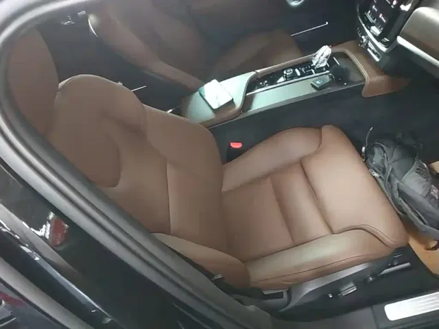 Volvo S90 — Фото автомобиля 24