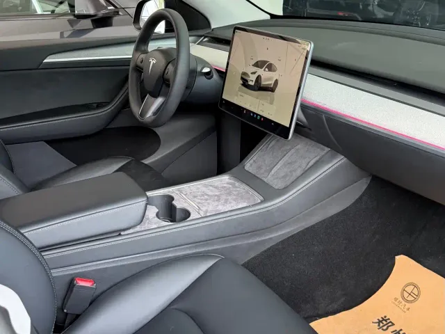 Tesla Model Y — Фото автомобиля 8